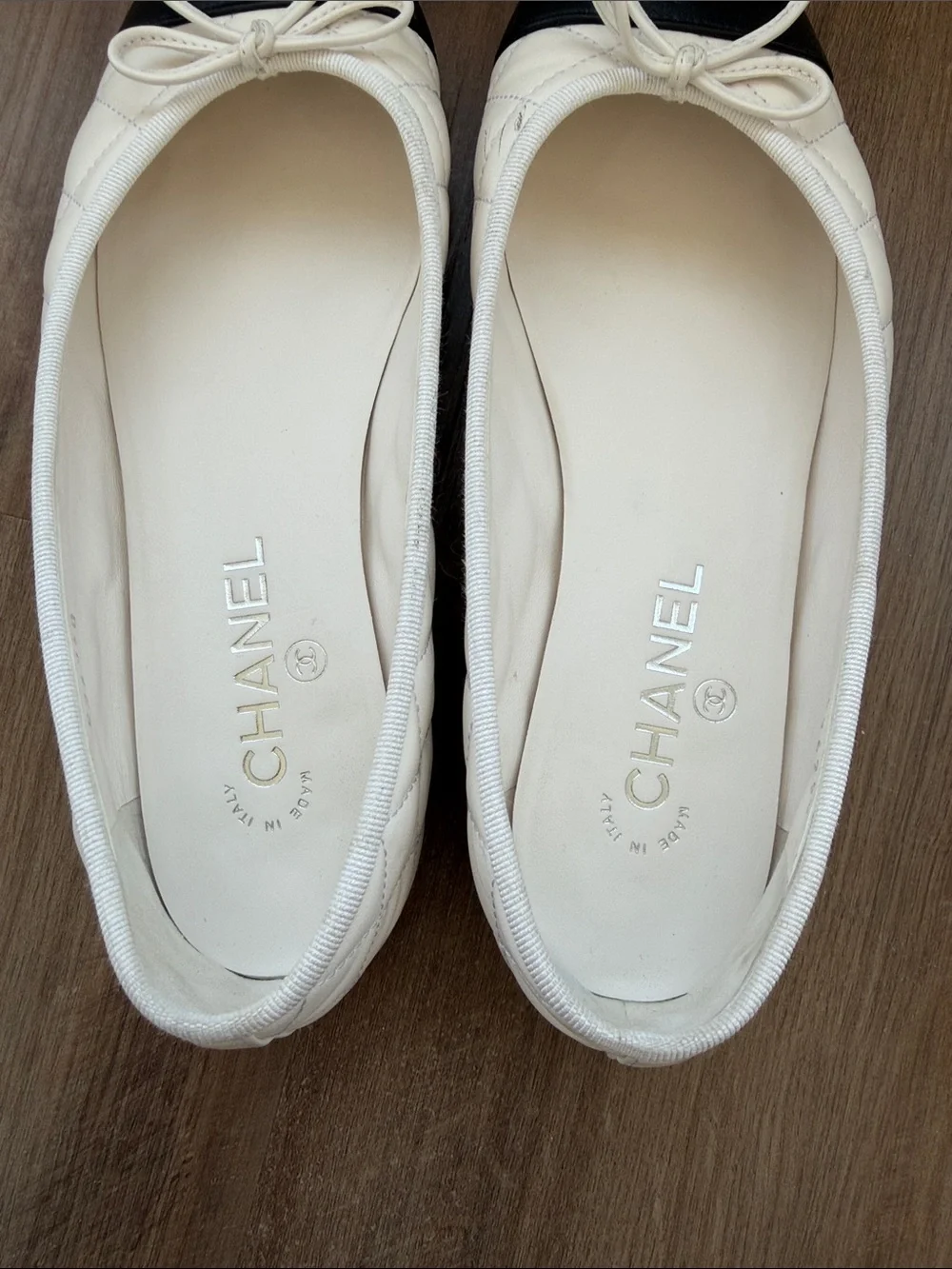 CHANEL White Quilted Leather Ballet Flats with Black Cap Toe